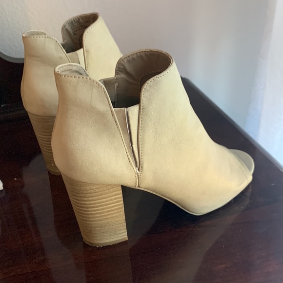 Madden Girl Off-White ankle boots - Picture 4 of 9